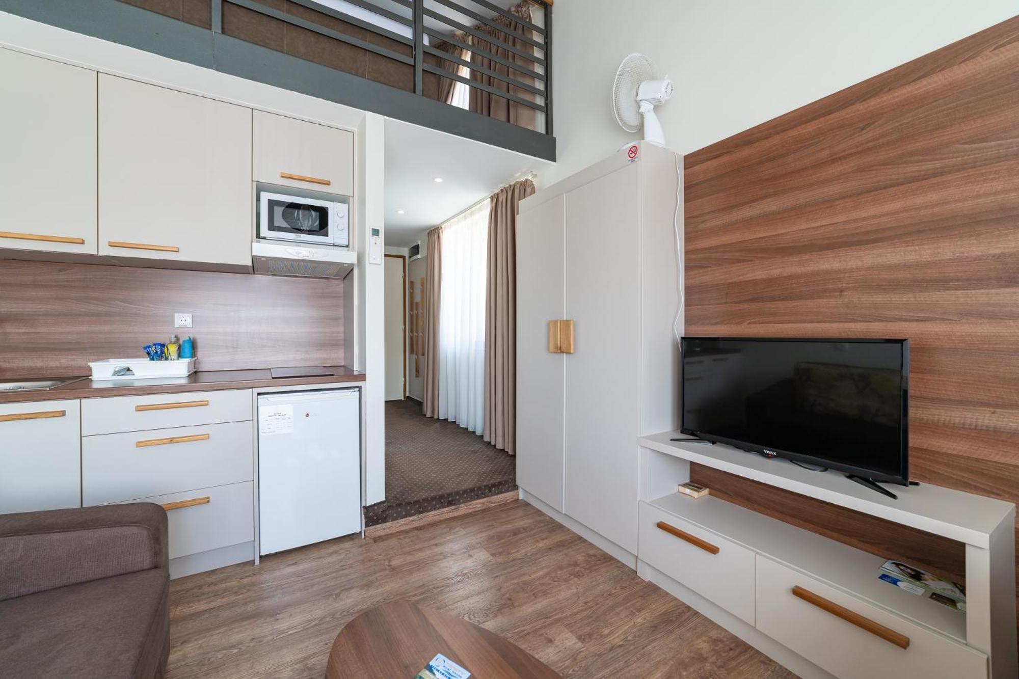 Atrijum Apartments And Rooms Kladovo Exteriör bild